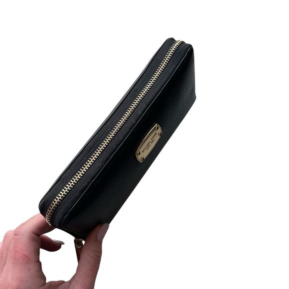 Michael Kors Jet Set Large Continental Pebble Leather Zip Wallet - Picture 9 of 12